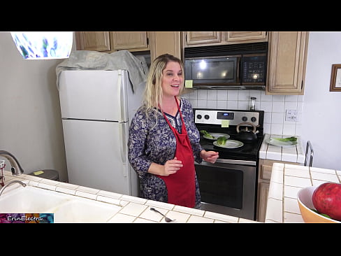 ❤️ Belle-mère qui le traie dans la cuisine avant son rendez-vous. ❤❌ Vidéo anal at porn fr.porn-impact.ru ❌️❤